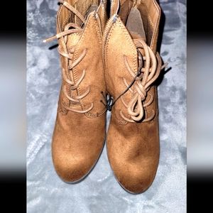 🎄🎁🎀👢NWOB Women's Brown Suede Wedge Booties Size: 8M🎄🎁🎀👢